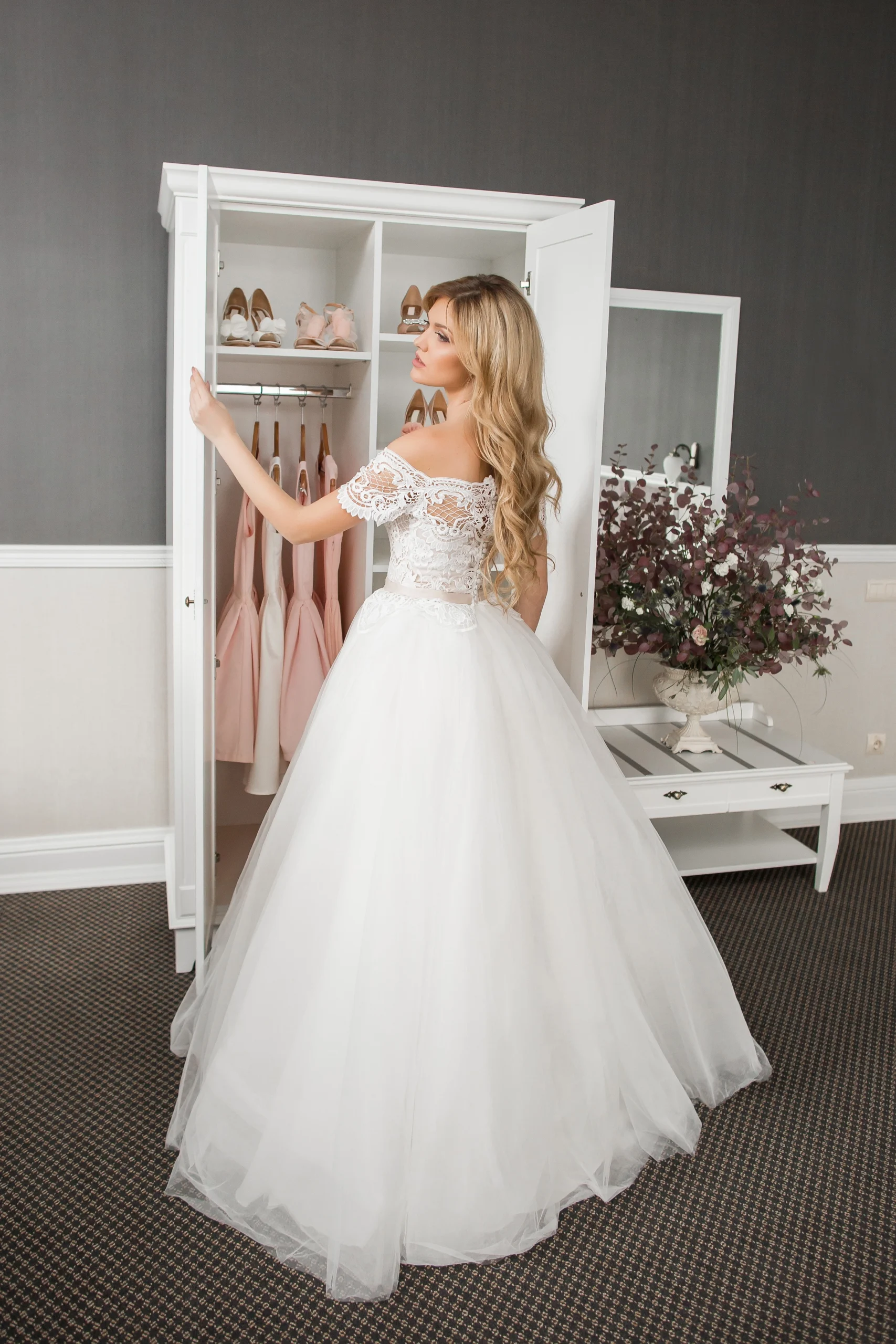 שמלת כלה חשוף